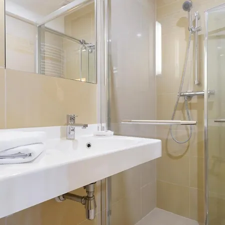 Safir 3* Poznań